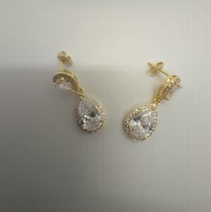 3/$15 New teardrop look earings